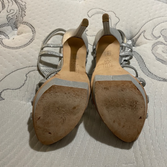 Silver shoes size 9 - Picture 2 of 2